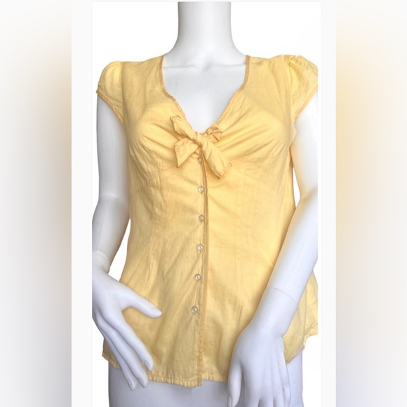 🐥GAP vintage Pastel Yellow bow decoration button Cap sleeve Top - Picture 2 of 5